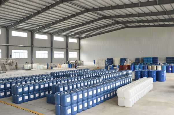 用什么清除金属上的油渍效果最好？